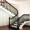 Fabricante de Guangzhou Escaleras Interiores Personalizadas de Madera Maciza con Pasamanos, Escaleras de Troncos de Lujo Americano para Loft de Villa Pintada