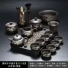 Juego de té de arcilla púrpura con diseño de bambú dorado, que incluye una tetera y tazas de servicio para uso doméstico, con un asa para prevenir quemaduras y asegurar la distribución uniforme del té