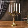 Adorno de Candelabro de Hierro Blanco Retro con Cinco Brazos Portavelas de Luz de Vela para Restaurante Occidental Decoración de Escritorio Accesorio para Sesión de Fotos de Boda