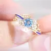 Anel de Diamante Brilhante Bidimensional de Novo Estilo com uma Vibe Fashion Transfronteiriça Europeia e Americana, Sensação de Alto Padrão, Personalidade Única e Anel de Diamante Brilhante