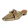 Meia-sapatilha Quadrada com Biqueira Aberta, Design de Nicho Estilo Francês, Plissada, Vazada, com Fivela de Metal, Chinelo para Mulheres, Sandálias de Verão para Exterior