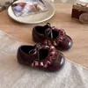 Sapatos de Couro para Meninas 2026 Outono Novo Sapatinhos de Princesa com Renda Sapatos Macios para Caminhada Infantil Sapatos Macios com Laço