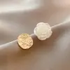 Brincos de Flor em Zircônia Microincrustada de Luxo Leve e Requintados, Tarraxas de Pérola Elegantes e de Alto Padrão, Brincos com Design de Nicho e Estilosos