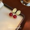 Brincos de Stud Oval com Figura Retro Palaciana Francesa Design de Nicho Feminino Novos Brincos de Pérola Vermelha Meio Antigos Brincos