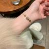 Pulseira de Aço Titânio Sem Desbotamento com Letra Vazada e Diamante Ins Tendência Versátil Acessível Luxo High-End Empilhável Pulseira de Cintura Fina