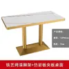 Cafetería minimalista y lujosa, restaurante occidental, asientos en cabina, sofá, tienda de postres y té de leche de moda, rincón de lectura informal, juego de mesa y sillas, cuero