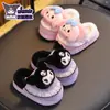 2025 Nuevas Pantuflas de Algodón de Invierno para Niñas Sanrio Cálidas y de Terciopelo Kuromi Para el Hogar Padre-Hijo Pantuflas de Algodón para Niños