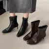 Botas de Moda Sexy Femeninas Puntiagudas de Tacón Alto de Piel de Vaca Encerada Capa Superior Cierre Lateral Cortas Invierno 2026 Nuevas