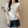 Camiseta Feminina Plus Size com Ruffle e Recorte Manga Curta Feminina Verão 2025 Nova Solta Emagrecedora Look Gorda mm Top