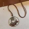 Colar de Metal Retro Laço Antigo Estilo Étnico Boêmio Simples Versátil Longo Pingente de Argola 2025
