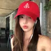 Gorra de Béisbol Roja con Letras Estilo 2026 para Mujer, Ala Ancha de Verano, Adelgazante de Rostro, Moderna, Versátil, Gorra para el Sol