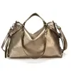 Bolsa de mano popular, bolso de hombro simple retro de gran capacidad, nuevo bolso de mano versátil con remaches para el día a día 2025