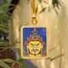 Pingente Thangka Dourado Dragão Quinto Mestre Deus Amarelo da Riqueza Oito Divindades Protetoras Colar Thangka Pingente Thangka Pintado à Mão