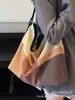 Bolso Casual de Bloques de Color de Gran Capacidad para Mujer 2026 Nueva Moda Bolso de Hombro Cruzado para Viajar Bolso Tote Cubo Mate