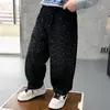 Jeans de Moda de Primavera para Niños con Pedrería 2026 Nuevos Elegantes Pantalones Curvos de Corte Holgado para Niños Pantalones de Moda para Niños Pequeños
