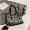 Bolso Grande Retro Bolso Estampado de Leopardo Nuevo Bolso de Hombro Bajo el Brazo para Mujer Moda 2025 Bolso Tote de Gran Capacidad para Viajes de Negocios Otoño e Invierno