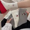 Meias Fofas de Cachorrinho Desenho Animado para Mulheres, Meias Brancas de Cano Médio, Primavera e Outono, em Formato de Coração, Estilo Trendy Ins, Estilo Japonês, Meias Longas Cinza de Veludo