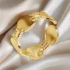 Novo anel retrô de aço inoxidável banhado a ouro, sensação de luxo leve, alta qualidade, aço titânio, não desbota, estilo nicho, anel quente de vendas transfronteiriças