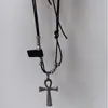 Colar com Pingente Cruzado de Couro de Camada Dupla Nicho Luxo Leve High-End Corrente para Clavícula Elegante Moda Joia Versátil para Mulheres