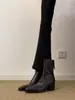 Versão em Pele de Ovelha ~ Moda de Nicho Retro Moda Slim Botas Curtas Versáteis para Mulheres Estilo Europeu e Americano Zíper Traseiro Botas Curtas da Moda