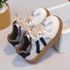 Zapatillas de entrenamiento retro alemanas de comercio exterior transfronterizo para mujer, nuevos zapatos versátiles de primavera-verano 2026 para mujer, zapatillas de moda casual europeas y americanas para chicos