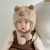 Bonitos y adorables gorros de otoño e invierno para niños, con diseño de poner, material de punto y una serie de dibujos animados, que brindan abrigo y protección para los oídos para bebés y niños pequeños.