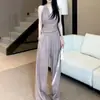 Moderna y versátil camiseta sin mangas tipo halter de estilo francés y pantalones casuales para mujer, conjunto casual fino de dos piezas para el verano 2026