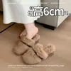 Chinelos de algodão da moda para emagrecer com salto alto, salto grosso, bico fechado, forro de pelúcia, adequados para uso externo, estilo feminino, outono e inverno de 2026, bege