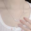 Collar romántico de pétalos de flor de cerezo para mujer, con diamantes brillantes, moderno, de lujo, estilo nicho, de alta gama, con cadena de clavícula de estilo frío.
