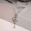 Colar com Pingente de Gato Simples em Desenho Animado Transfronteiriço para Mulheres Morango Flor Sensação Fresca e Doce Corrente de Clavícula de Alta Qualidade