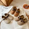 Sapatos de princesa para meninas, estilo retrô francês, sapatos Birkenstock infantis, novo design de tira única, sola plana e macia, sapatinhos de couro confortáveis