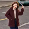 Elegante abrigo de longitud media con forro de polar para mujeres de mediana edad, de 50 a 60 años, perfecto para el invierno