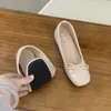 Zapatos de hada slip-on con aumento interno de altura, estilo francés, diseño de lazo poco profundo, charol de primavera nuevo modelo 20264cm