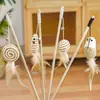 Juguete Popular para Mascotas Transfronterizo Palo de Madera con Plumas de Sisal y Cascabel, Palo para Excitar Gatos, Juguete Resistente a Mordidas para Entretenimiento Propio de Gatos
