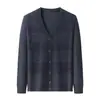 Suministro exclusivo transfronterizo de nuevos suéteres de moda para hombre de otoño e invierno, cárdigan de punto casual holgado elegante con cuello en V al por mayor