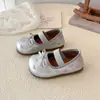 Zapatos para Niñas 2026 Nuevo Estilo Coreano Zapatos de Princesa Corazón para Niños Zapatos Individuales con Moño para Bebé Zapatos de Cuero Pequeños de Boca Baja para Niñas