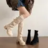 Base atmosférica adequada para 2026 fivela de salto grosso botas de cavaleiro retrô estilo de roupa pile pile conjunto múltiplo versátil barril