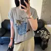 Camiseta de punto de seda helada de manga corta con estampado de letras de gato para mujer, nuevo estilo de verano 2026, corte holgado, diseño juvenil, top ligero