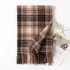 Bufanda gruesa de cuadros para otoño e invierno para niñas, calentador de cuello de invierno para parejas y estudiantes, elegante y cálido para ir al trabajo, chal con flecos estilo coreano