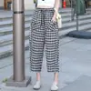2026 Nuevo Estilo Pantalones de Verano a Cuadros para Mujeres de Mediana Edad y Mayores Cintura Elástica Simple Pantalones de Algodón y Lino Estilo Mamá Pantalones Casuales de Tres Cuartos