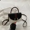 Bolso de mano pequeño elegante de alta gama para mujer, nuevo bolso cruzado de moda versátil 2026, bolso de hombro tipo silla de montar sensación popular de internet