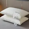 Travesseiro para Uso Doméstico, Núcleo de Travesseiro de Suporte para Pescoço, Auxílio para Dormir, Travesseiro Ultra Macio para Pousadas, Hotéis, Travesseiros Individuais e Duplos para Dormitórios, Atacado
