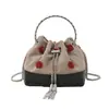 Bolso de mano de invierno 2025 para mujer, con cordón esmerilado, tipo cubo, bolso de hombro cruzado de alta gama para mujer, con pliegues, para el trabajo