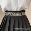 Con cadena de cintura de falda plisada Traje decorativo de verano estilo Chanel para mujer Cinturón fino Sello de cintura de cadena de moda Cinturón para pantalones de cintura