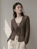 Elegante Cárdigan de Punto Jacquard Hueco Francés de Seda y Cachemira, Top de Lana con Cuello en V y Cinturón de Corbata Estilo Vintage