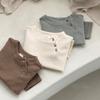 Camiseta sencilla de algodón casual de manga larga para bebé recién nacido estilo Ins coreano de primavera y otoño, camisa básica de primavera para bebé con botones abiertos
