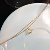 Pulsera Pequeña con Forma de Falda para Mujer en Oro Rosa con Diseño Abanico de Perla Blanca Natural y Ágata Roja, No se Desvanece
