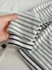 Camiseta de manga larga para mujer de Tencel Lyocell con rayas de contraste, cuello redondo, estilo coreano, holgada y casual, adecuada como prenda interior para el verano