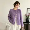 Nova coleção de inverno de blusas quentes de gola redonda e manga longa plus size para mulheres de meia-idade e idosas; peça de outerwear elegante e versátil com um design chique, inspirado na Chanel