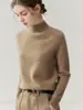 ¡Suave y delicado con la piel! Suéter 100% cachemira pura para mujer, con cuello semialto, un diseño de punto sencillo, un corte holgado y un estilo versátil como capa base.
